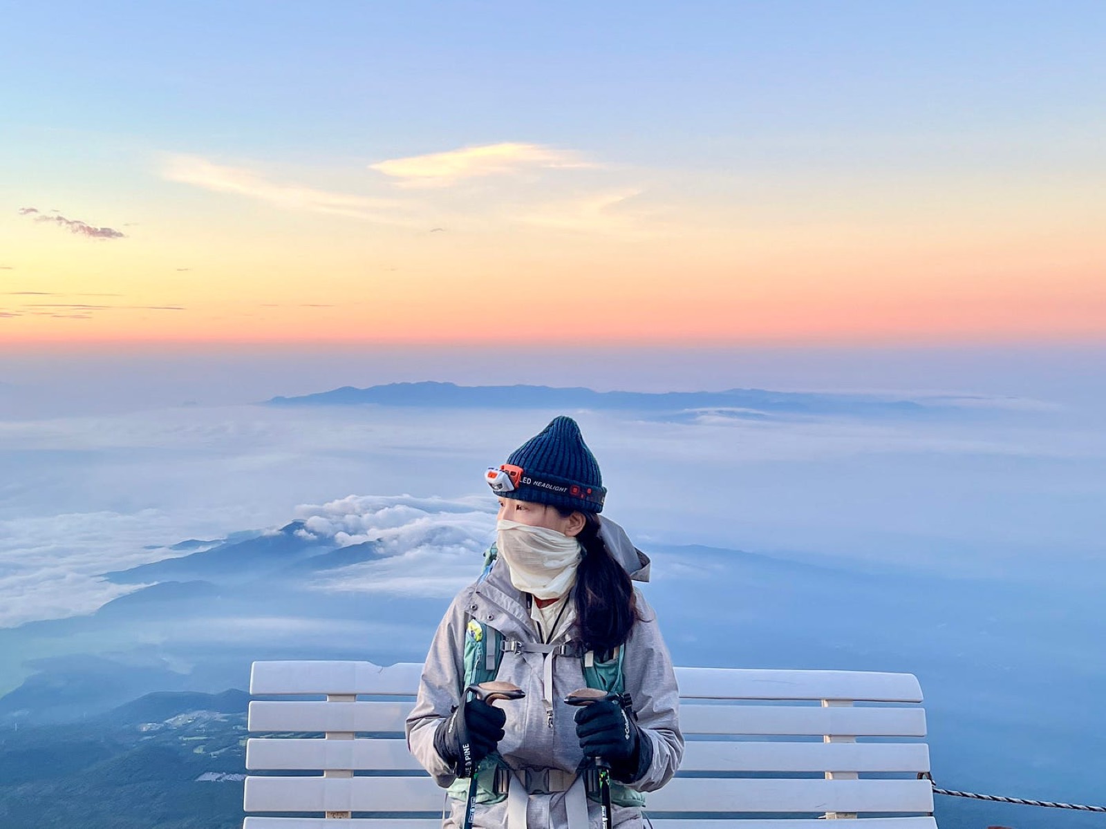 山上的星空與滿月